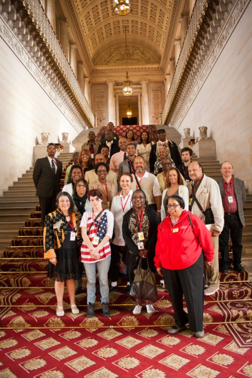 Les Noisette, américains et français, sur l'escalier d'honneur du Sénat.
